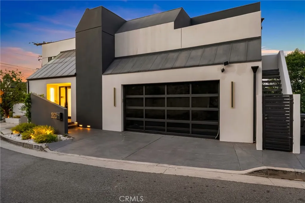 15125 Rayneta Drive, Sherman Oaks, California 91403 home-pic-2